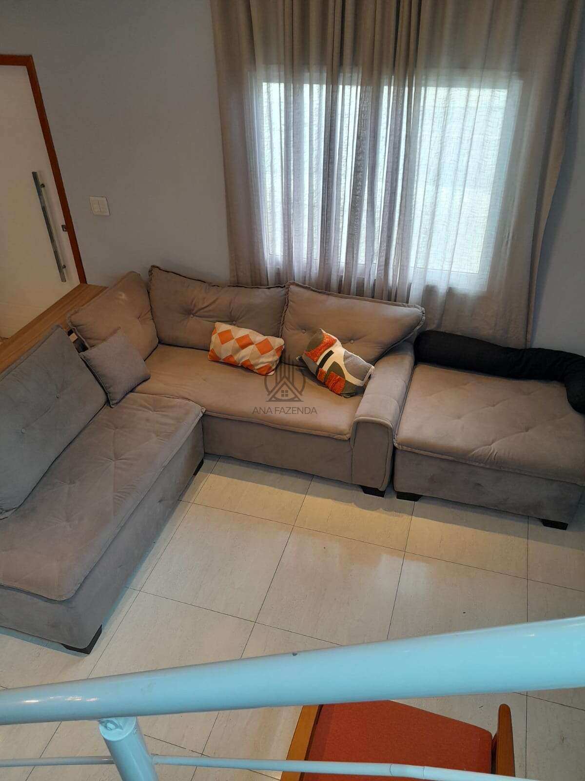  - Sobrado em condomínio à venda, no Condomínio Residencial Contemporâneo em Taubaté, Vila Areao, com 3 quartos, 130m²
